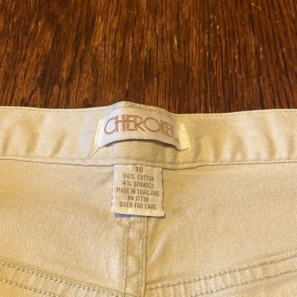 Women’s size 18 shorts - Picture 3 of 5